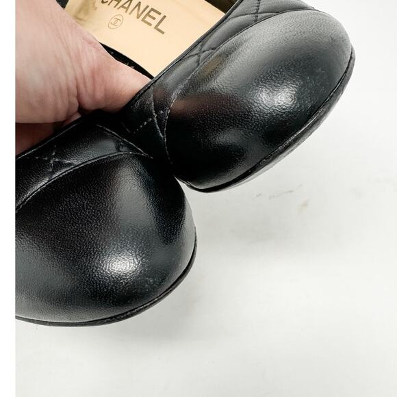 Chanel Classic Quilted Lambskin Cap Toe CC Logo High Heel Pumps Black size 39.5 - Picture 14 of 16
